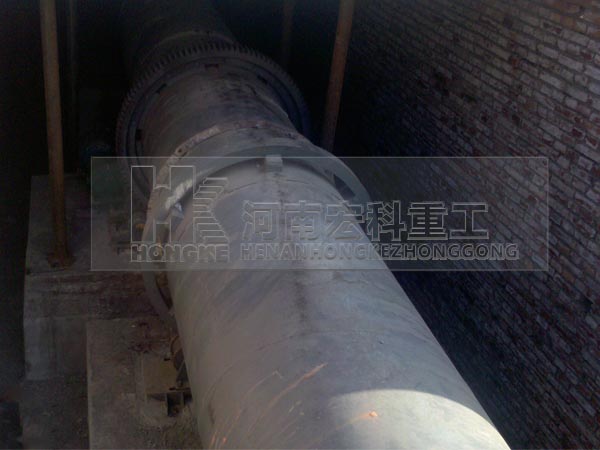 新疆哈密雙段陶?；剞D(zhuǎn)窯生產(chǎn)現(xiàn)場